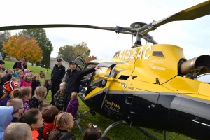 Mercy Medical Center - Dubuque AirCare3 Visits Hoover Elementary School