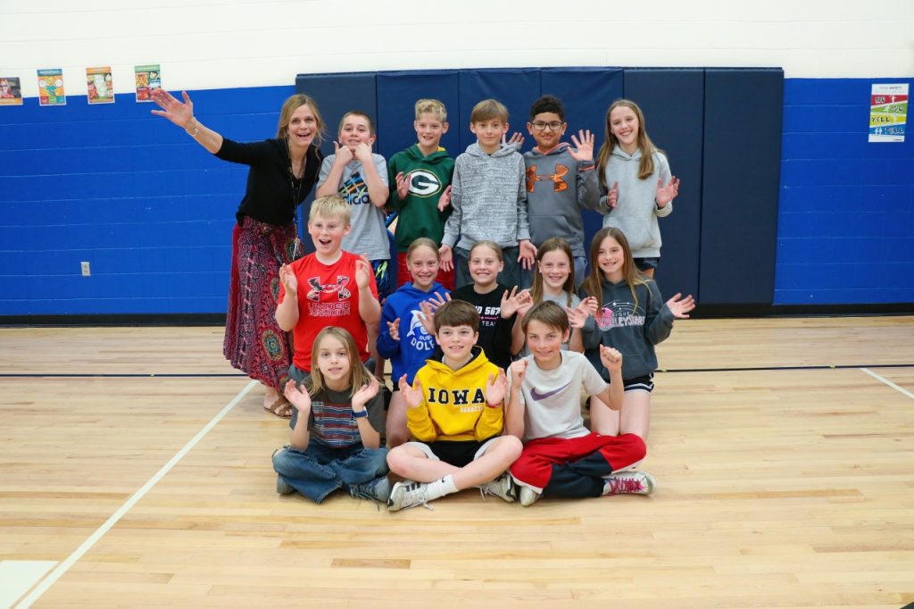 Image of Donna Schmitt and the Carver Elementary students that competed in the invitational round of the wonder league competition