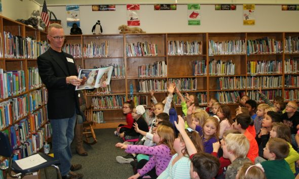 News kurt wagner reads to students